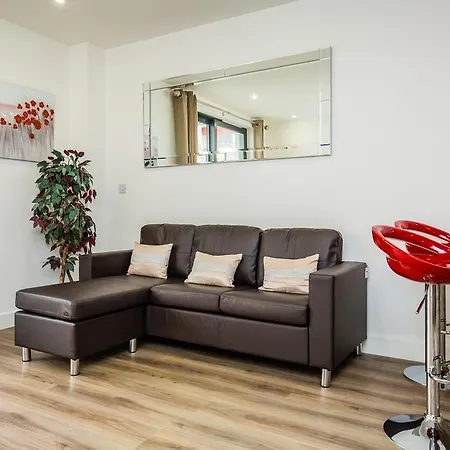 I Relocate Central Waterfront Apartment